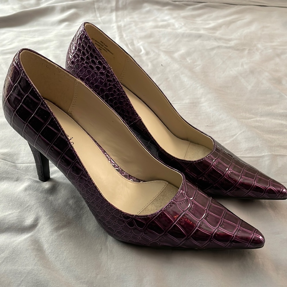 Cabrizi purple faux croc embossed high heel shoes | size 8M